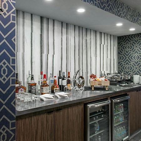 Rochester Airport Marriott Экстерьер фото