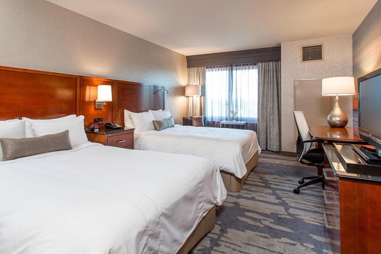 Rochester Airport Marriott Экстерьер фото