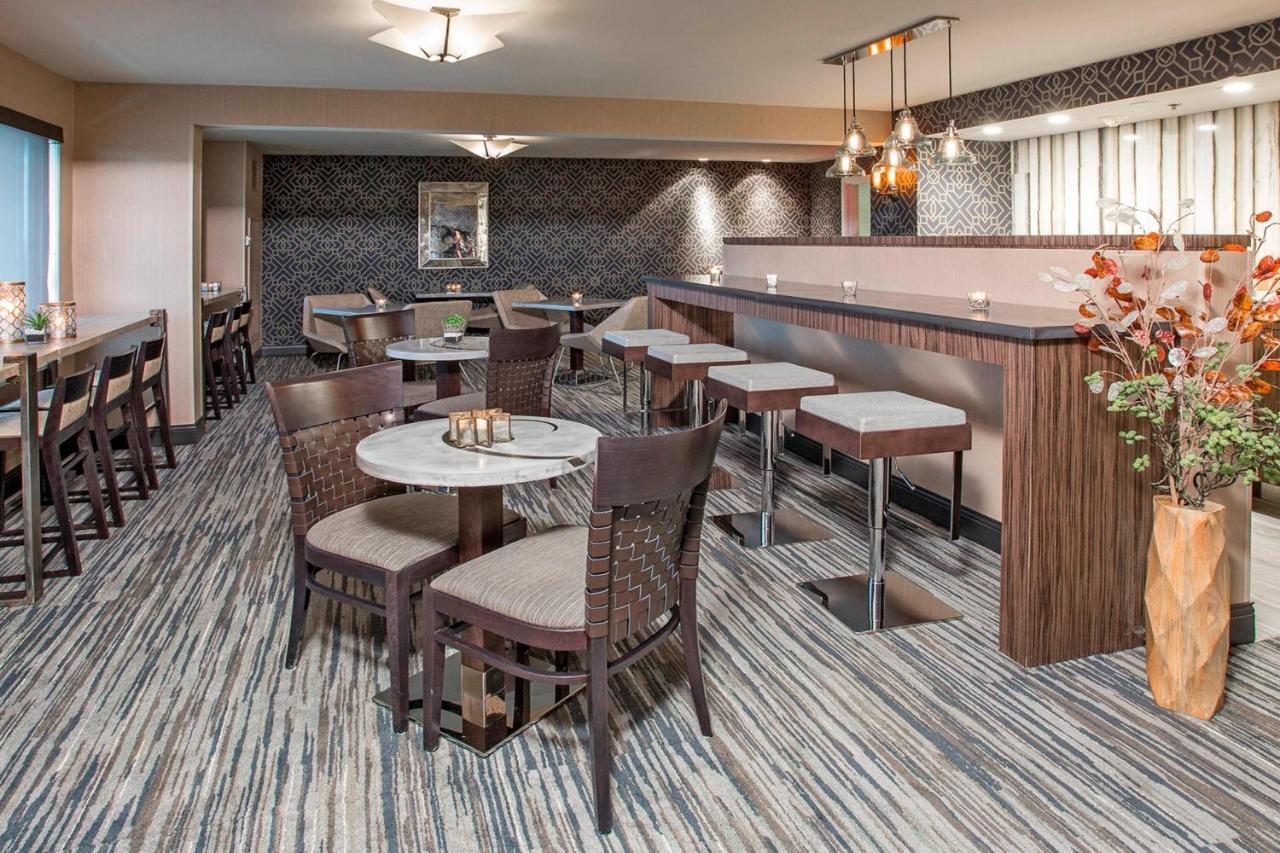 Rochester Airport Marriott Экстерьер фото