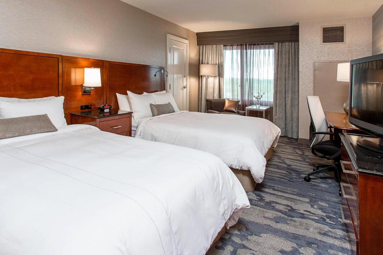 Rochester Airport Marriott Экстерьер фото