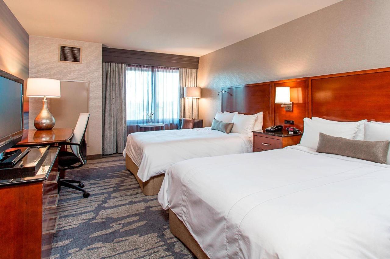 Rochester Airport Marriott Экстерьер фото