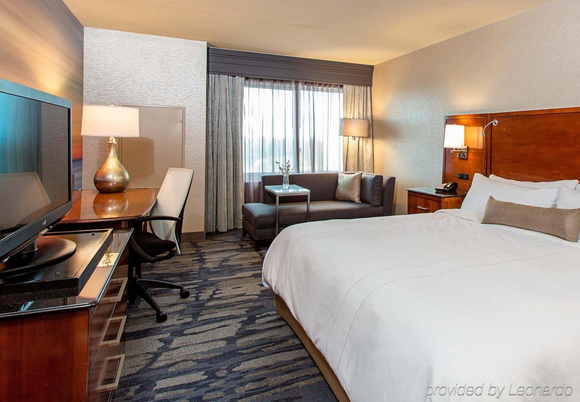 Rochester Airport Marriott Экстерьер фото