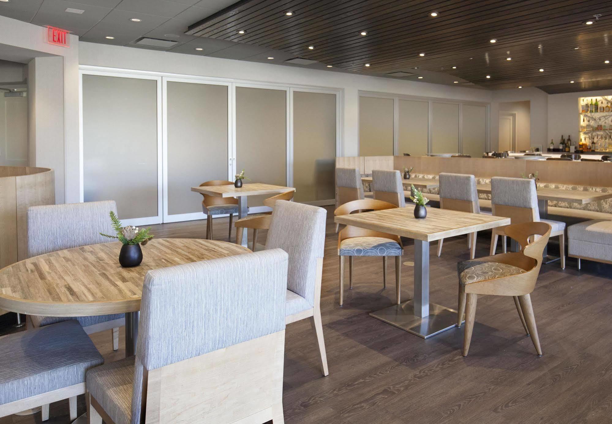 Rochester Airport Marriott Экстерьер фото