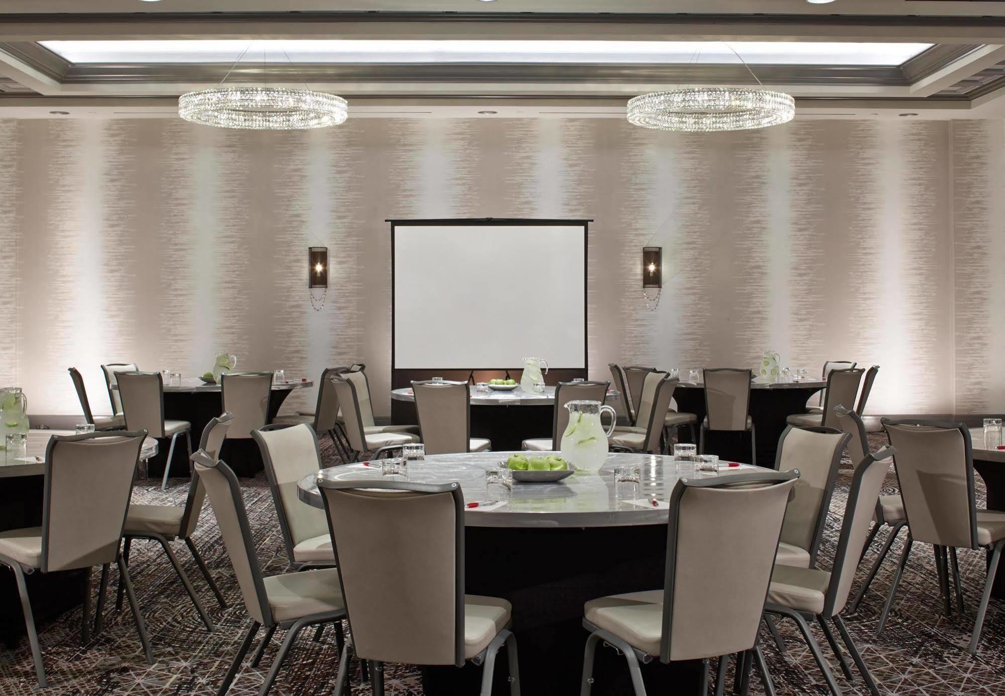 Rochester Airport Marriott Экстерьер фото
